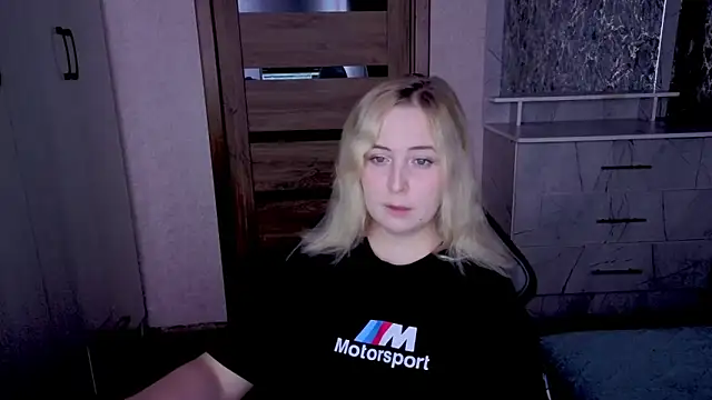 Snapshot of Kristy-Max chatting on 05.20.26 Kristy-Max online show from 05.20.26