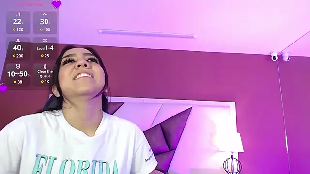 Snapshot of KarolandMichel chatting on 01.07.25 KarolandMichel online show from 01.07.25