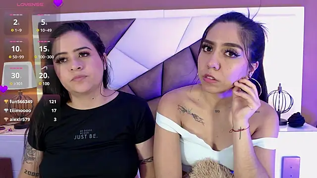 Snapshot of KarolandMichel chatting on 01.15.25 KarolandMichel online show from 01.15.25