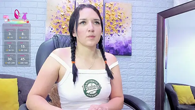 Snapshot of _EmilyJireh_ chatting on 09.20.25 EmilyJireh online show from 09.20.25