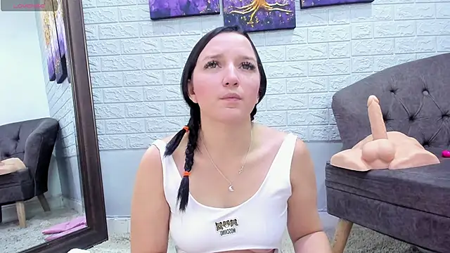 Snapshot of _EmilyJireh_ chatting on 12.05.25 EmilyJireh online show from 12.05.25