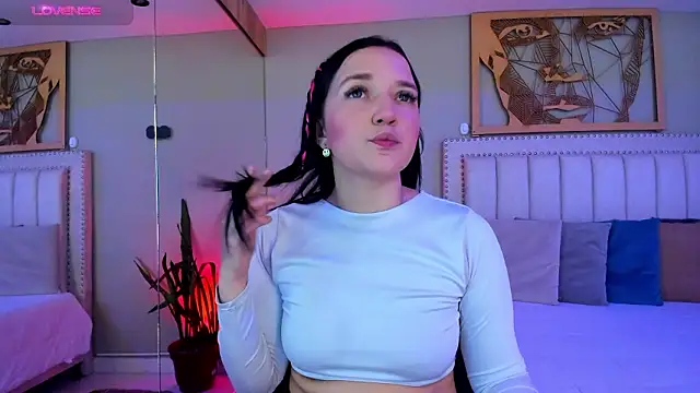 Snapshot of _EmilyJireh_ chatting on 03.05.26 EmilyJireh online show from 03.05.26