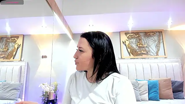 Snapshot of _EmilyJireh_ chatting on 03.17.26 EmilyJireh online show from 03.17.26