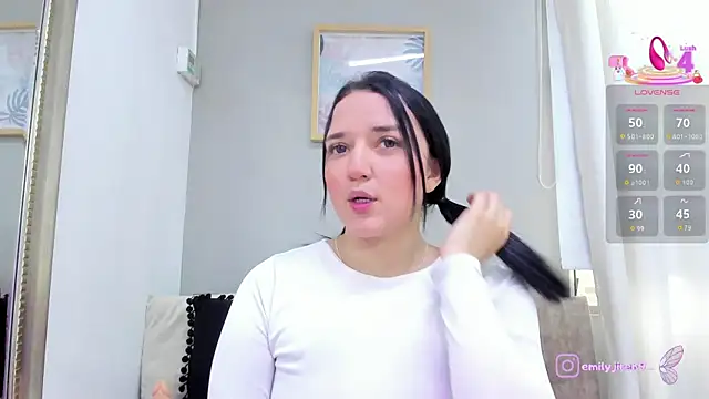 Snapshot of _EmilyJireh_ chatting on 04.13.26 EmilyJireh online show from 04.13.26