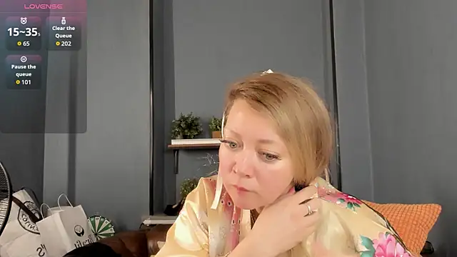 JesiaFoxi online show from 12.04.25