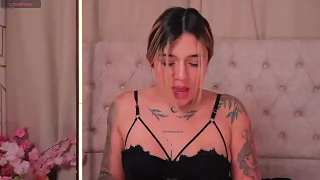 Snapshot of ashleyvalirya chatting on 02.21.25 ashleyvalirya online show from 02.21.25