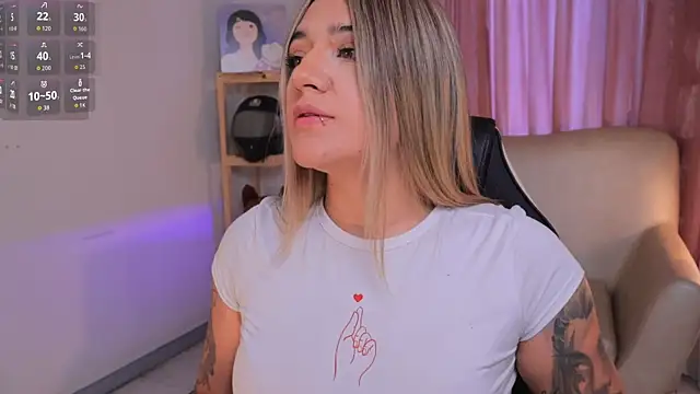 Snapshot of ashleyvalirya chatting on 09.30.25 ashleyvalirya online show from 09.30.25