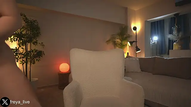 freyacherie online show from 09.20.25