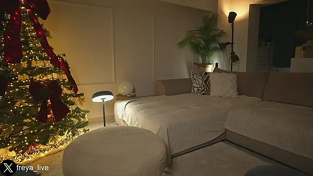 freyacherie online show from 12.17.25