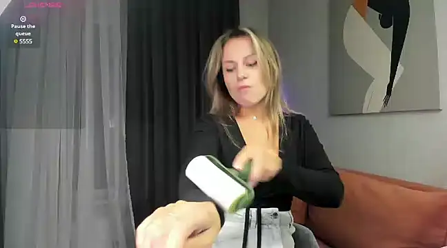 Snapshot of _cometoseeme_ chatting on 12.08.24 cometoseeme online show from 12.08.24