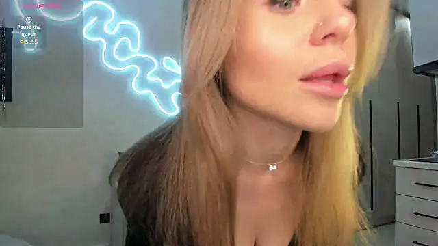 Snapshot of _cometoseeme_ chatting on 02.06.25 cometoseeme online show from 02.06.25