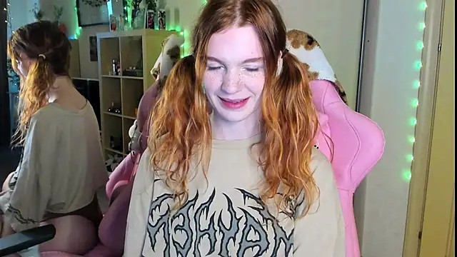 Sunny Elly online show from 10.12.25