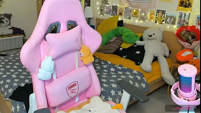 Snapshot of Sunny_Elly chatting on 06.18.26 Sunny Elly online show from 06.18.26