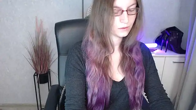 emmaxDelight online show from 10.30.25