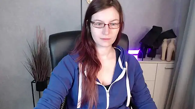 emmaxDelight online show from 02.12.26