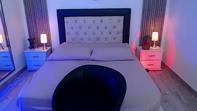 zoe jones13 online show from 09.26.25