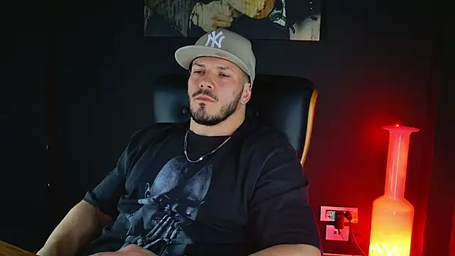 Snapshot of AngeloEric chatting on 12.07.24 AngeloEric online show from 12.07.24