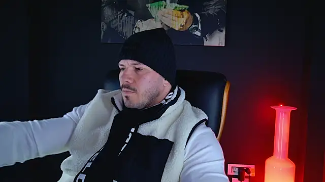 Snapshot of AngeloEric chatting on 12.09.24 AngeloEric online show from 12.09.24