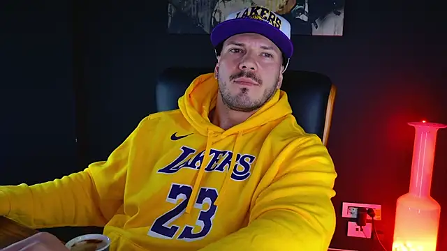 Snapshot of AngeloEric chatting on 12.12.24 AngeloEric online show from 12.12.24