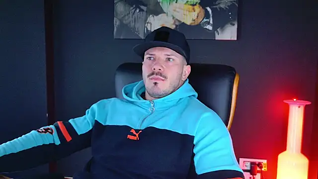 Snapshot of AngeloEric chatting on 12.23.24 AngeloEric online show from 12.23.24