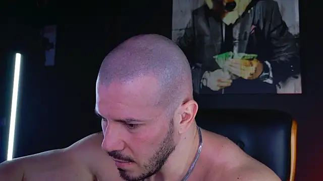 Snapshot of AngeloEric chatting on 01.04.25 AngeloEric online show from 01.04.25