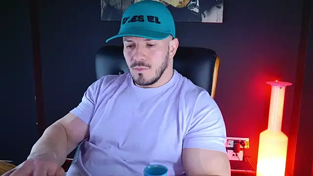 Snapshot of AngeloEric chatting on 01.06.25 AngeloEric online show from 01.06.25