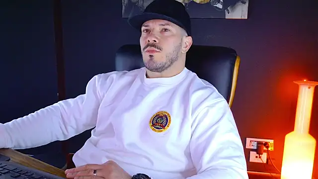 Snapshot of AngeloEric chatting on 01.17.25 AngeloEric online show from 01.17.25