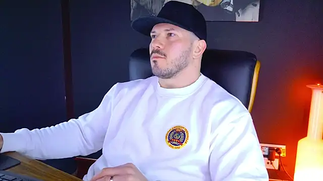 Snapshot of AngeloEric chatting on 01.17.25 AngeloEric online show from 01.17.25