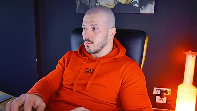 Snapshot of AngeloEric chatting on 01.18.25 AngeloEric online show from 01.18.25