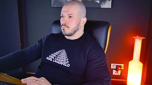 Snapshot of AngeloEric chatting on 01.21.25 AngeloEric online show from 01.21.25