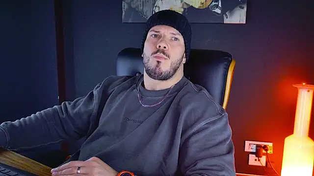 Snapshot of AngeloEric chatting on 01.27.25 AngeloEric online show from 01.27.25