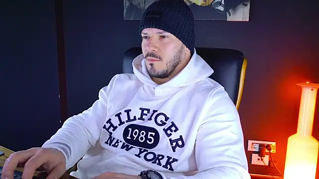 Snapshot of AngeloEric chatting on 01.28.25 AngeloEric online show from 01.28.25