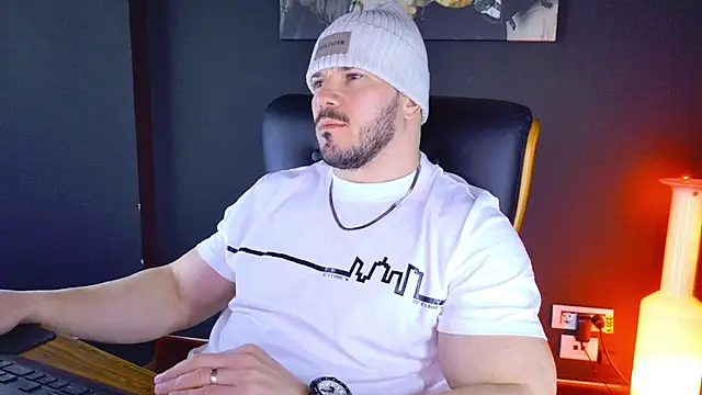 Snapshot of AngeloEric chatting on 01.29.25 AngeloEric online show from 01.29.25