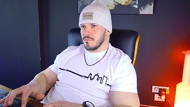 Snapshot of AngeloEric chatting on 01.29.25 AngeloEric online show from 01.29.25