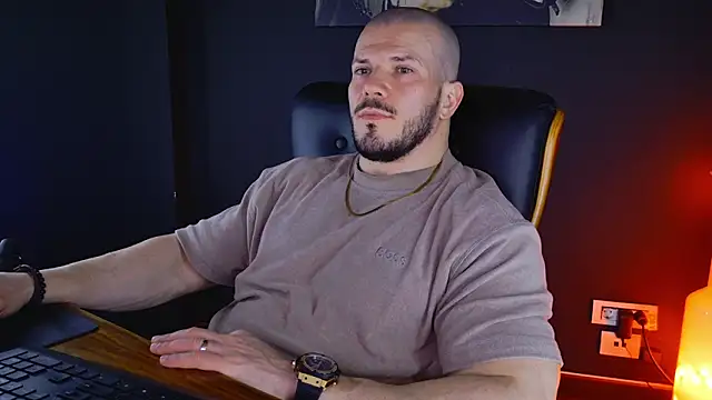 Snapshot of AngeloEric chatting on 02.02.25 AngeloEric online show from 02.02.25