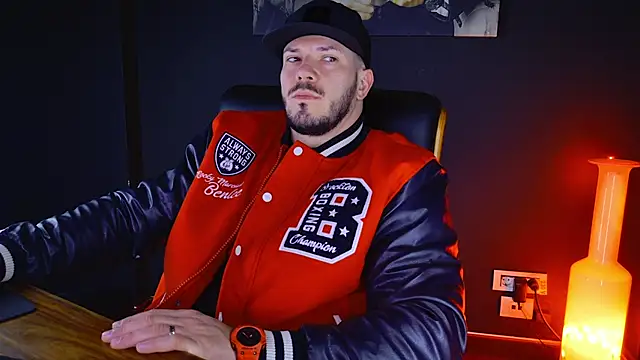 Snapshot of AngeloEric chatting on 02.04.25 AngeloEric online show from 02.04.25