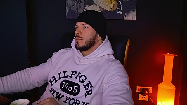 Snapshot of AngeloEric chatting on 02.06.25 AngeloEric online show from 02.06.25