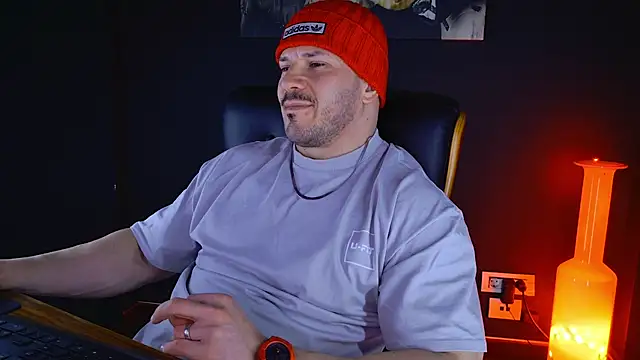 Snapshot of AngeloEric chatting on 02.09.25 AngeloEric online show from 02.09.25