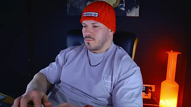 Snapshot of AngeloEric chatting on 02.09.25 AngeloEric online show from 02.09.25