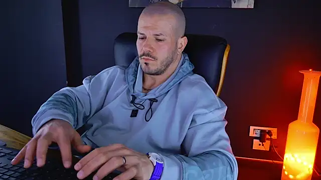 Snapshot of AngeloEric chatting on 02.12.25 AngeloEric online show from 02.12.25