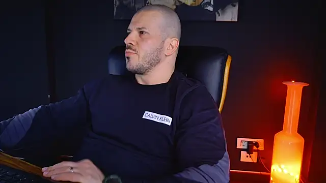 Snapshot of AngeloEric chatting on 02.14.25 AngeloEric online show from 02.14.25