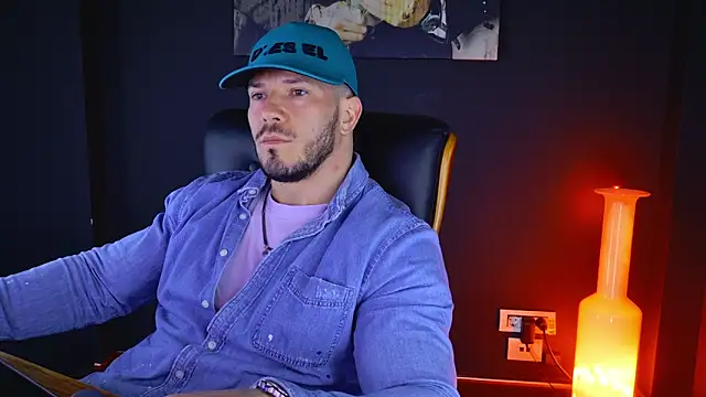 Snapshot of AngeloEric chatting on 03.17.25 AngeloEric online show from 03.17.25