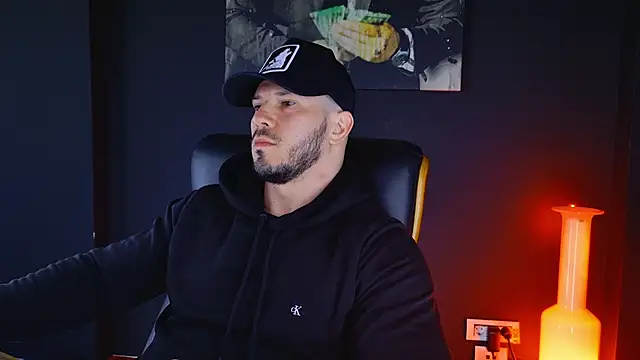 Snapshot of AngeloEric chatting on 03.20.25 AngeloEric online show from 03.20.25