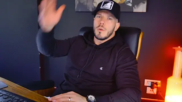 Snapshot of AngeloEric chatting on 03.20.25 AngeloEric online show from 03.20.25