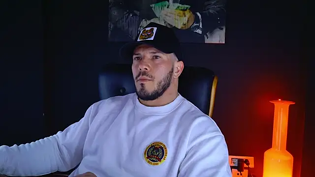 Snapshot of AngeloEric chatting on 03.22.25 AngeloEric online show from 03.22.25