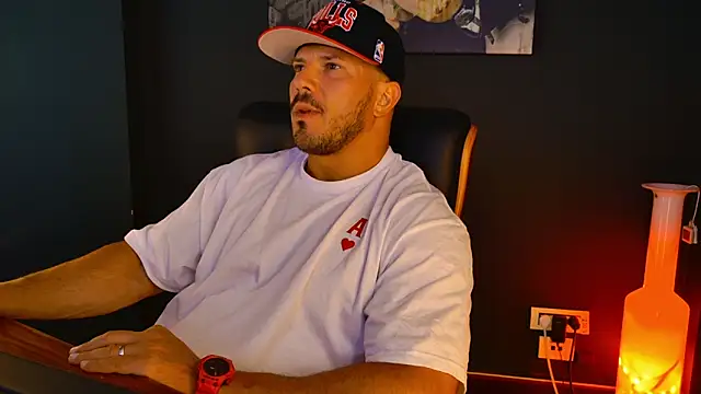 Snapshot of AngeloEric chatting on 09.09.25 AngeloEric online show from 09.09.25