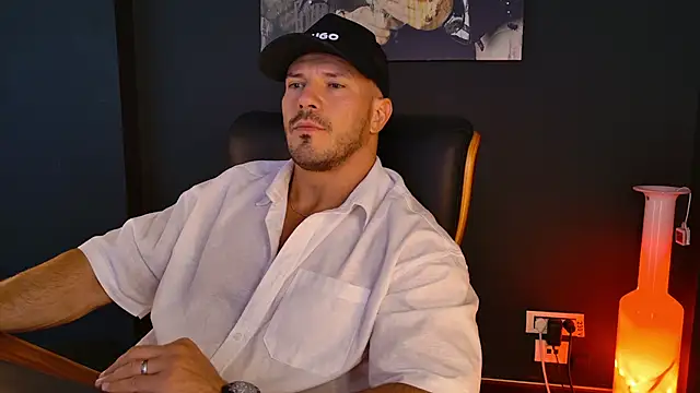 Snapshot of AngeloEric chatting on 09.24.25 AngeloEric online show from 09.24.25