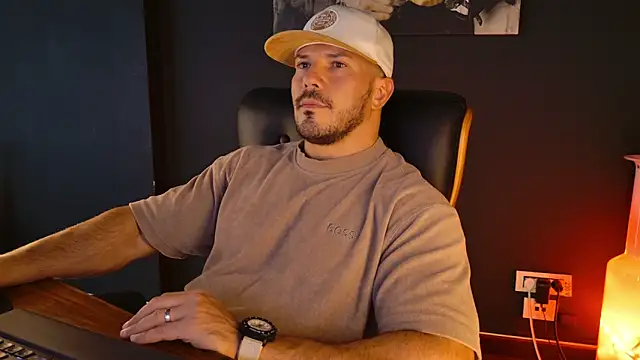 Snapshot of AngeloEric chatting on 09.30.25 AngeloEric online show from 09.30.25