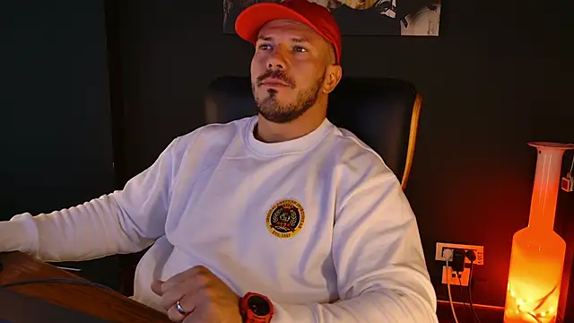 Snapshot of AngeloEric chatting on 10.02.25 AngeloEric online show from 10.02.25