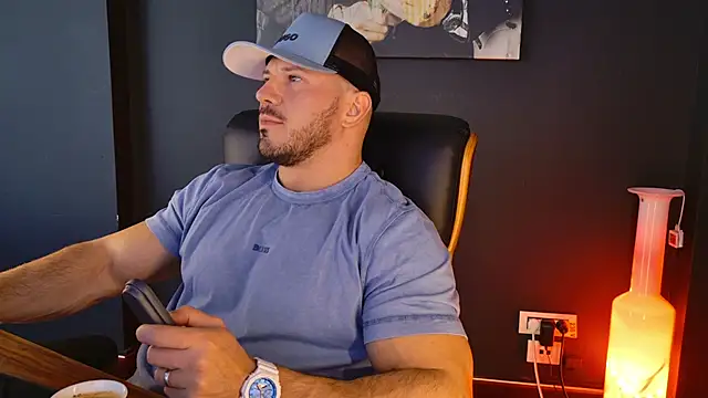 Snapshot of AngeloEric chatting on 10.20.25 AngeloEric online show from 10.20.25